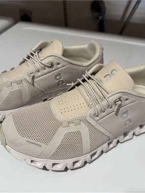 On Running Cloudflow Woman Running Shoes - Light Beige